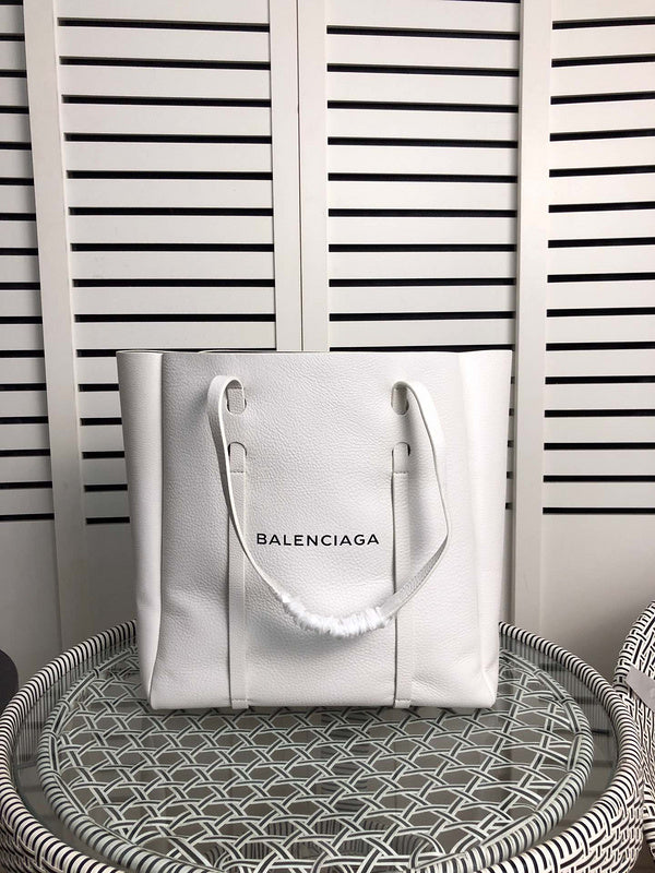 Side profile of sleek chic women's handbag – women's premium purse