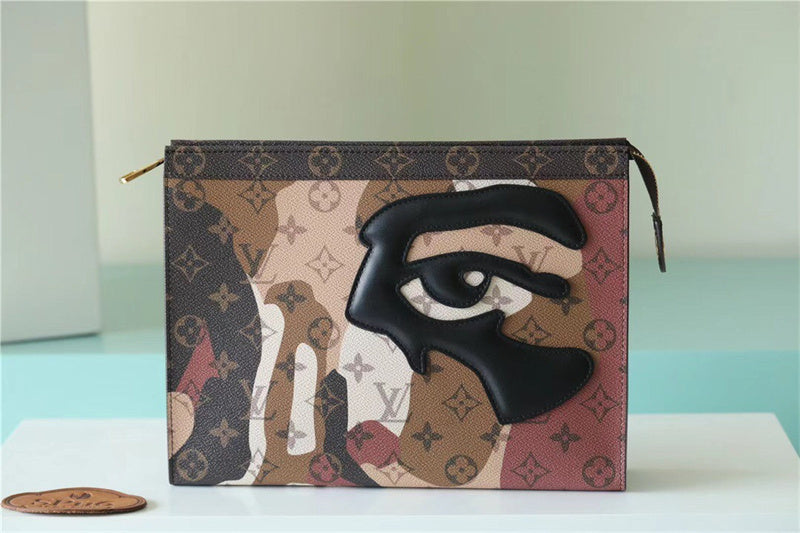  Clean-Lined shoulder bag front view 7