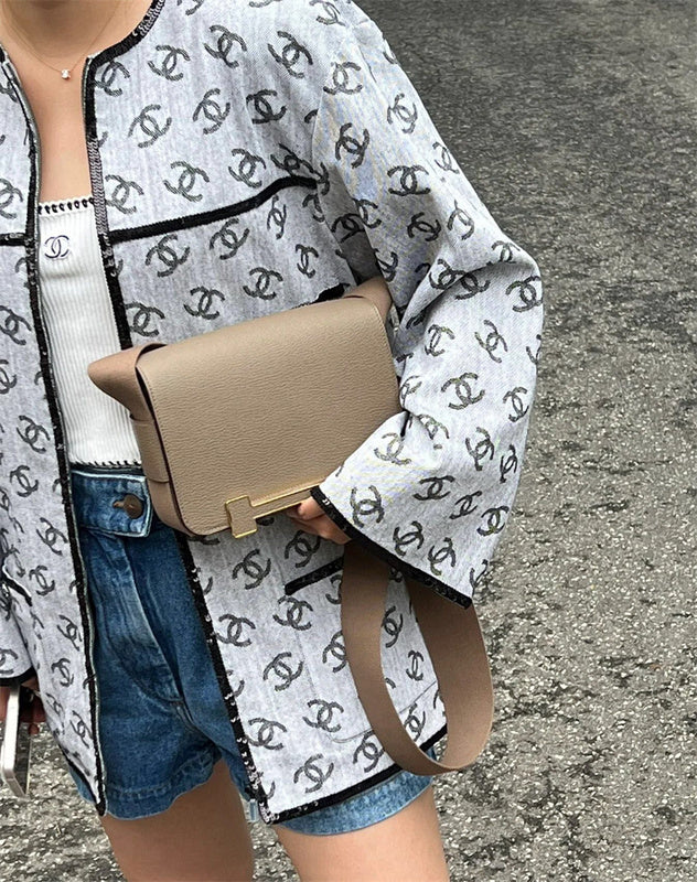  carryall bag close-up of hardware and finish 17