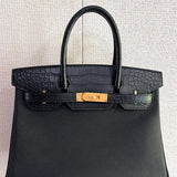 Streamlined everyday bag front view 7