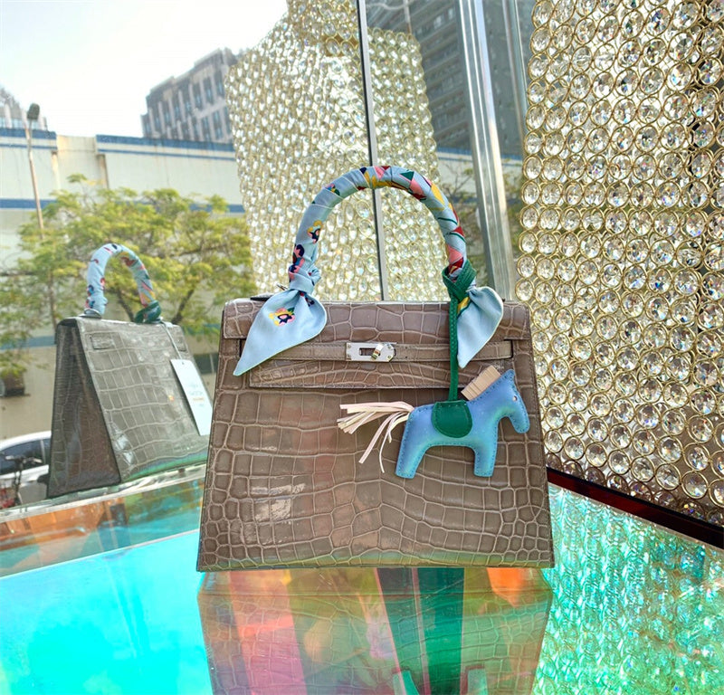  Timeless carryall bag front view