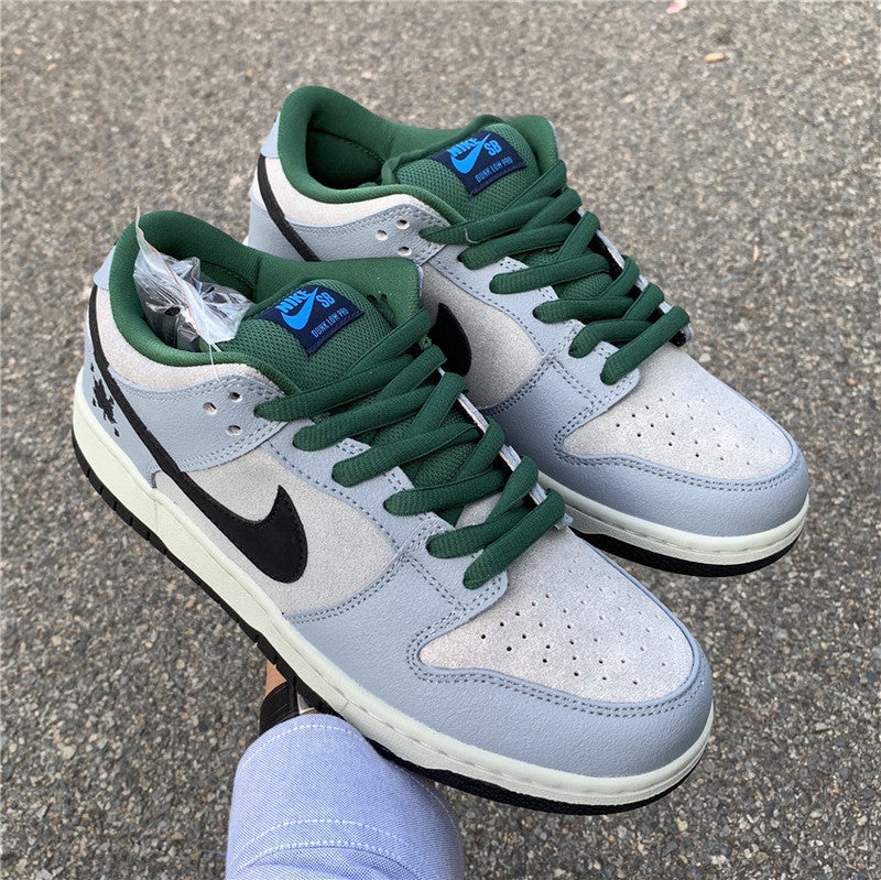 Nike Men's & Women's Luxury Fashion Trainers — Style 042 front view