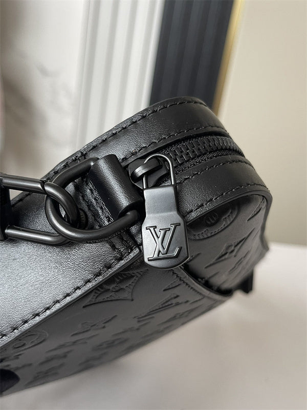  Structured shoulder bag front view 7