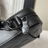  Structured shoulder bag front view 7