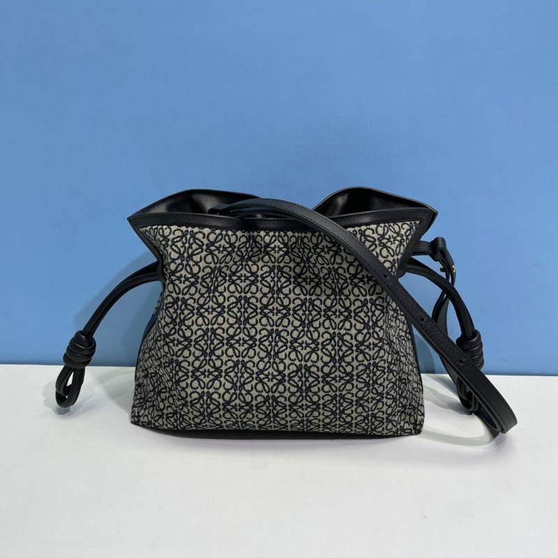 Ziva's Charm handbag – front view (Standard Size)