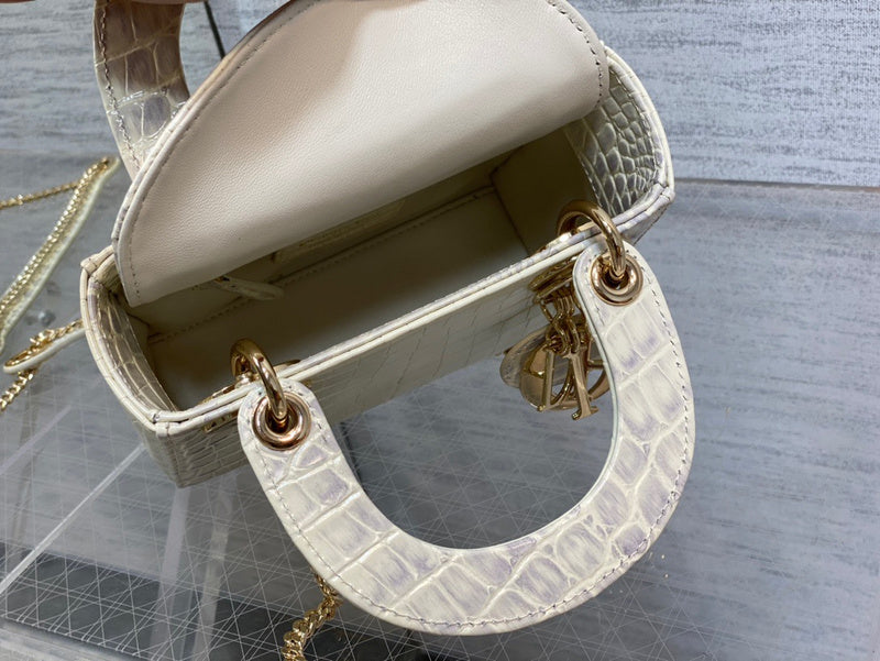Side profile of statement sleek women's handbag – women's luxury handbag