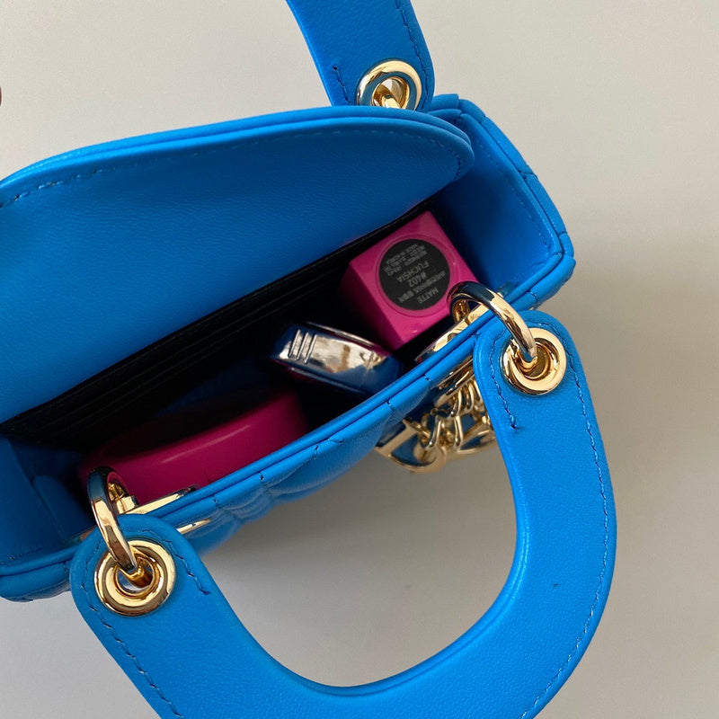 Handle and strap detail of structured signature women's handbag – women's designer-style accessory