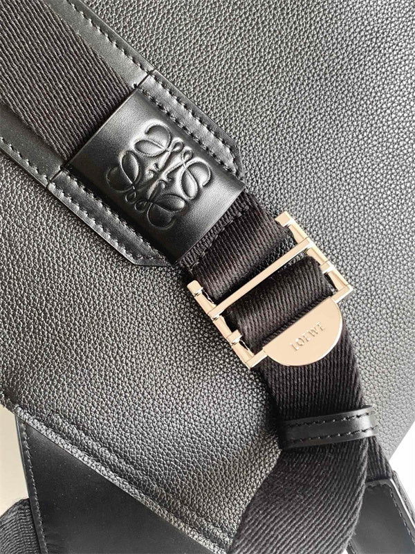 Ziva's Charm handbag – detail view (37cm*28cm*10cm)