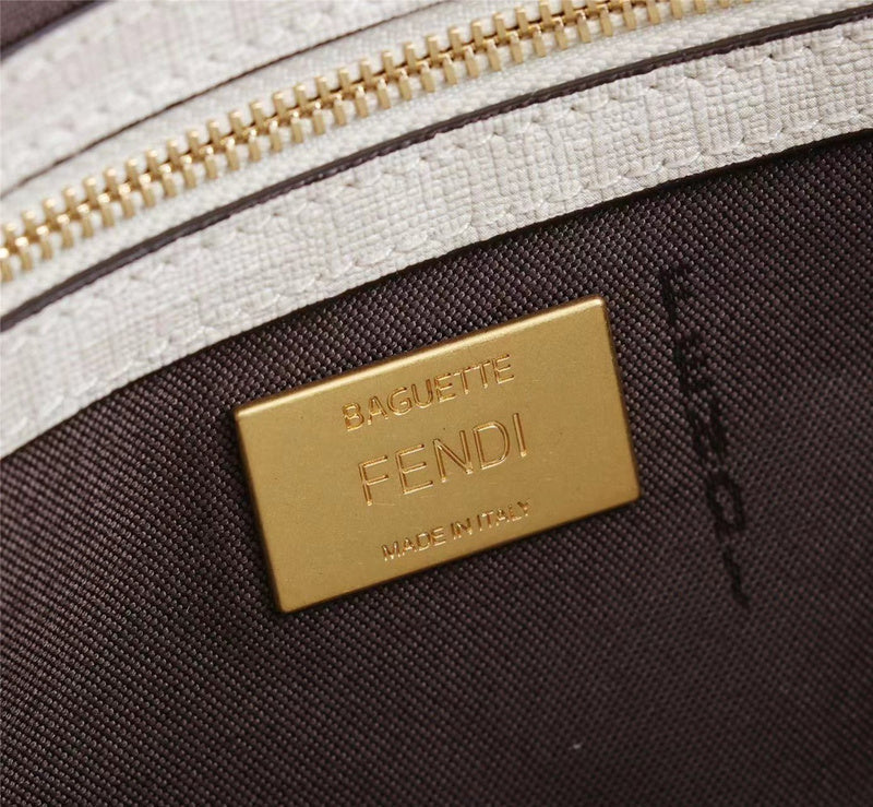 Ziva's Charm handbag – detail view (Standard Size)