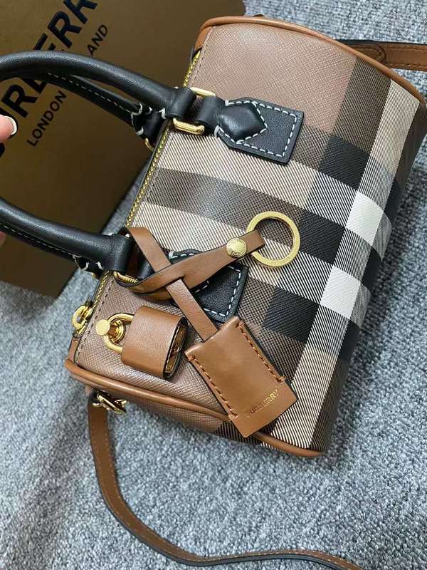 Ziva's Charm handbag – close-up view (one versatile size)