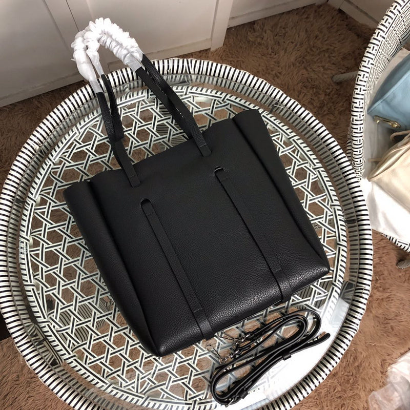 Handle and strap detail of refined everyday-luxe women's handbag – women's luxury accessory