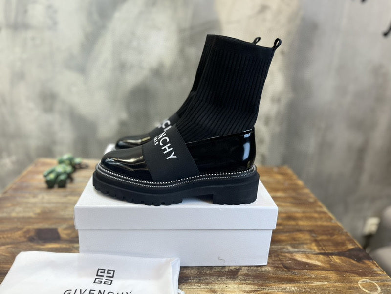 Givenchy shoes Style 162 - logo and branding close-up