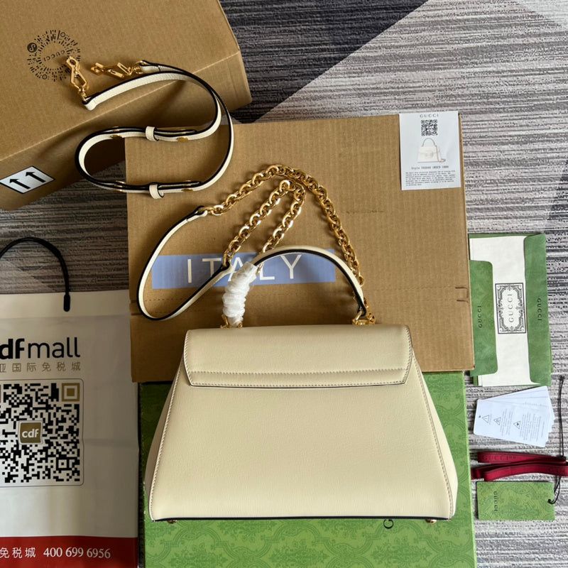 Effortless handbag styled for everyday wear