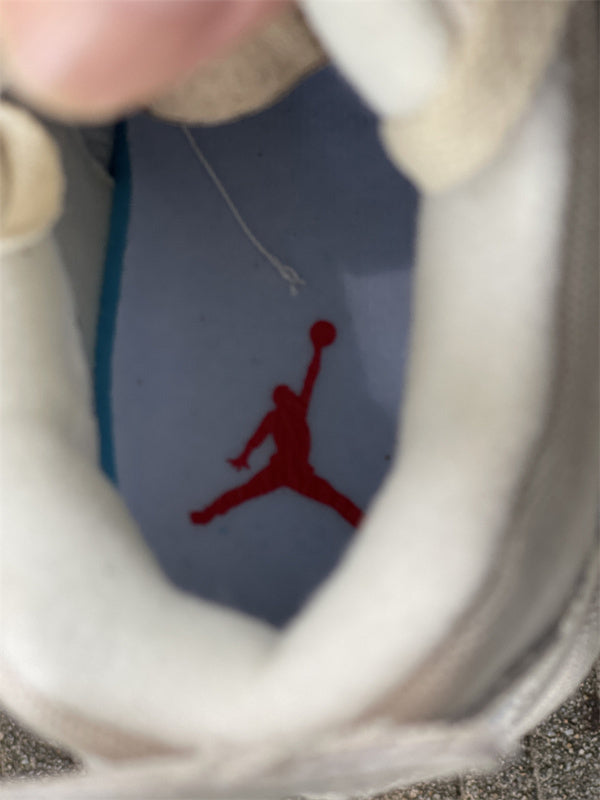 Nike Men's & Women's Premium Low-Top Trainers — Style 241 interior view