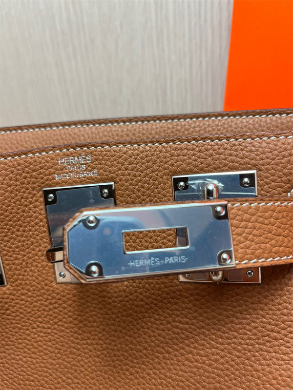  refined tote bag detail view showing craftsmanship 20
