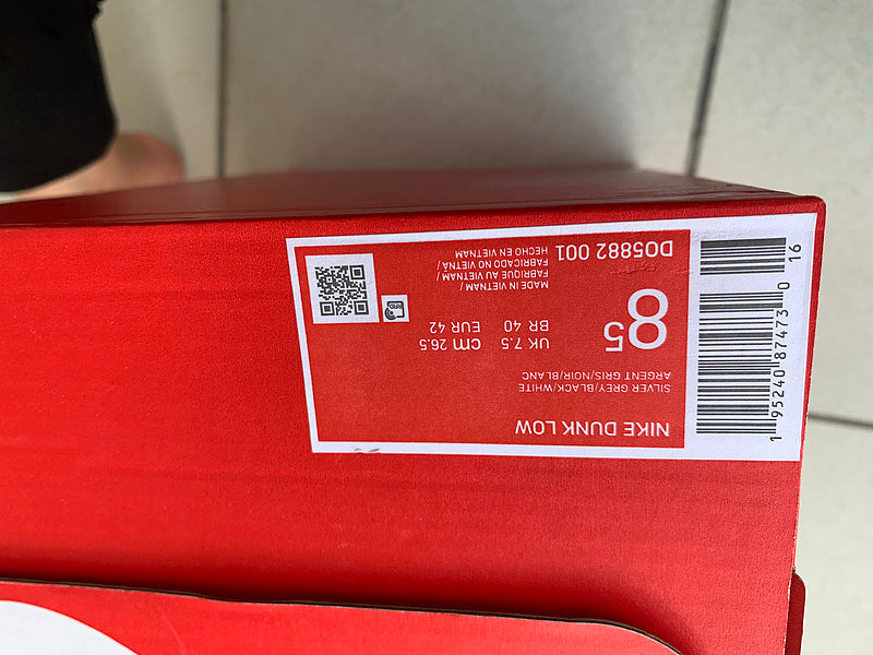 Nike Men's & Women's Designer Street Sneakers — Style 194 interior view