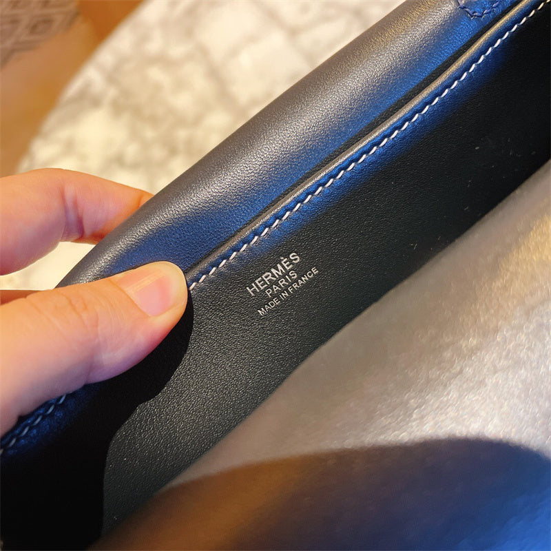 Side view of crisp structured handbag