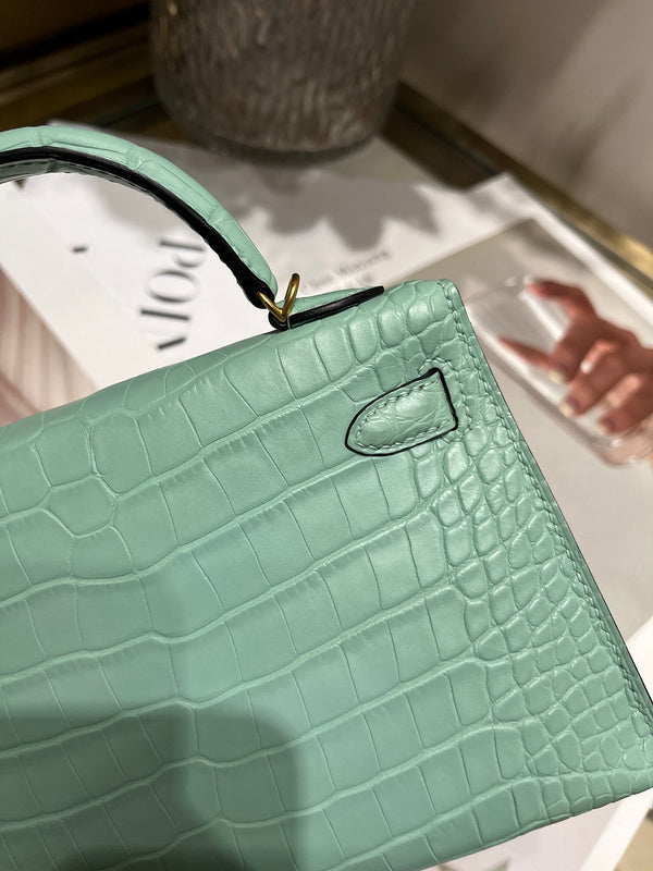  Timeless everyday bag carried on shoulder 10