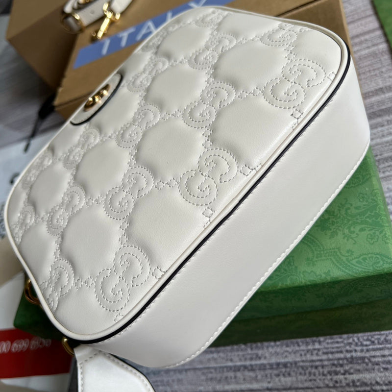 Styled lifestyle shot of statement modern women's handbag – women's luxury accessory