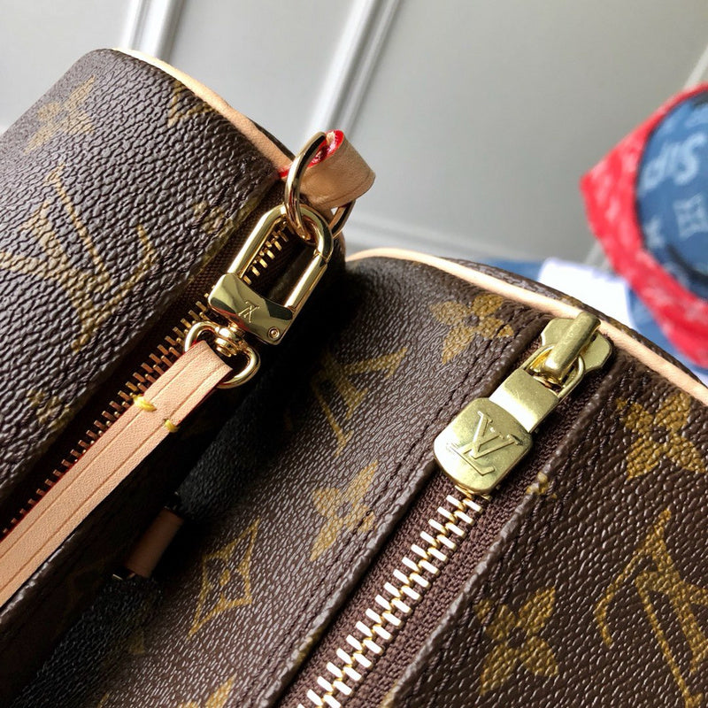 Handle and strap detail of refined premium women's handbag – women's luxury accessory