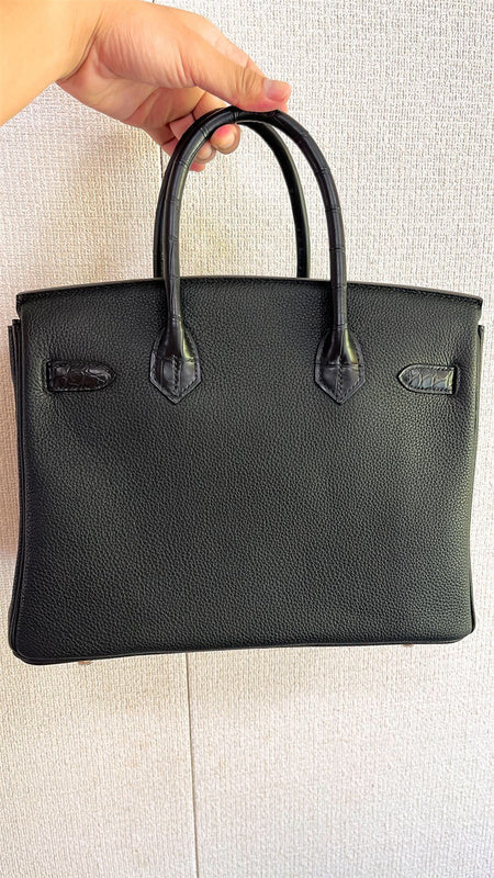  clean-lined carryall bag styled with outfit 12