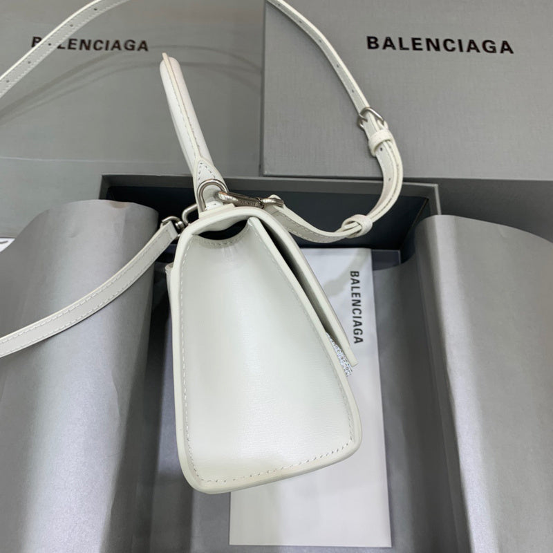 Effortless Vegan Leather Handbag - Signature Hardware Accents | Women's Everyday Carry Handbag #561 - back view (image 4) of designer-inspired handbag
