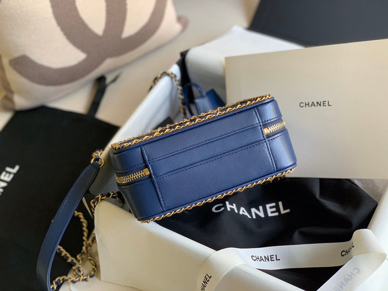  handbag, compact everyday style, image 4