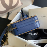  handbag, compact everyday style, image 4