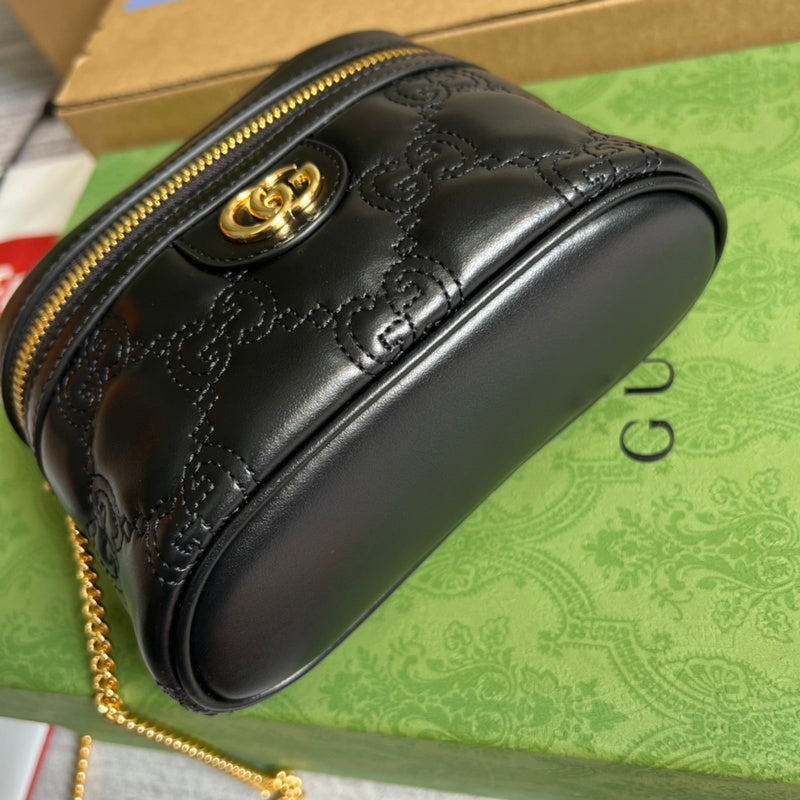 Front view of everyday-luxe modern women's handbag – women's statement bag