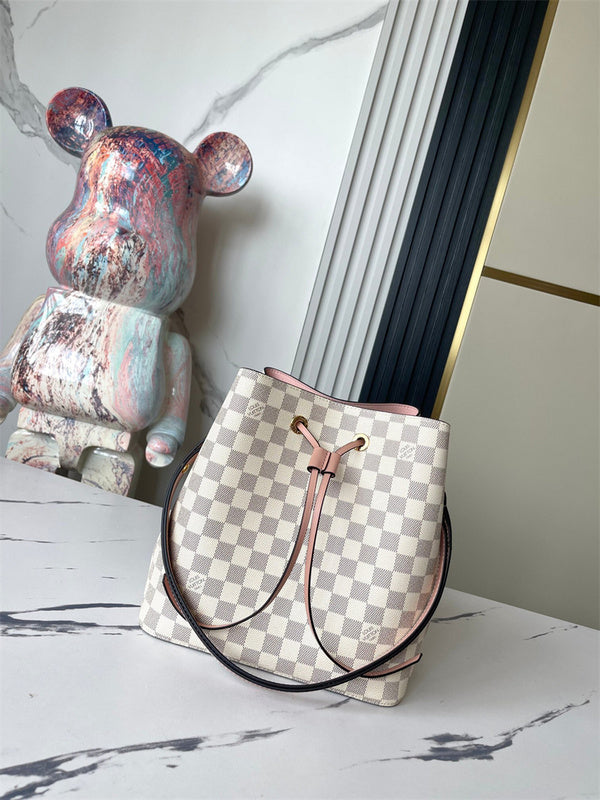  sleek carryall bag styled with outfit 18