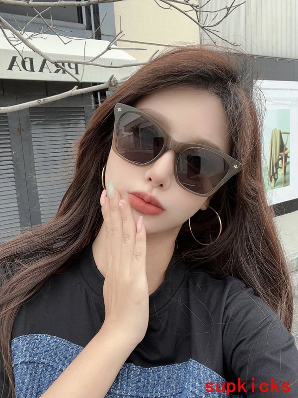 Side view of Louis Vuitton unisex sunglasses