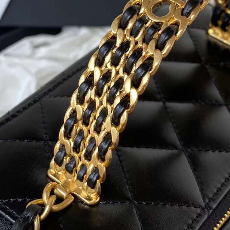 Zivas Charm Everyday Sophistication Luxury Handbag (Refined Modern Silhouette) – Styled Look
