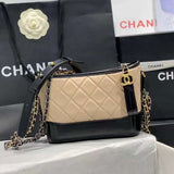 Zivas Charm Modern Minimalist Look Luxury Handbag (Timeless Wardrobe Addition) – Close-Up Detail