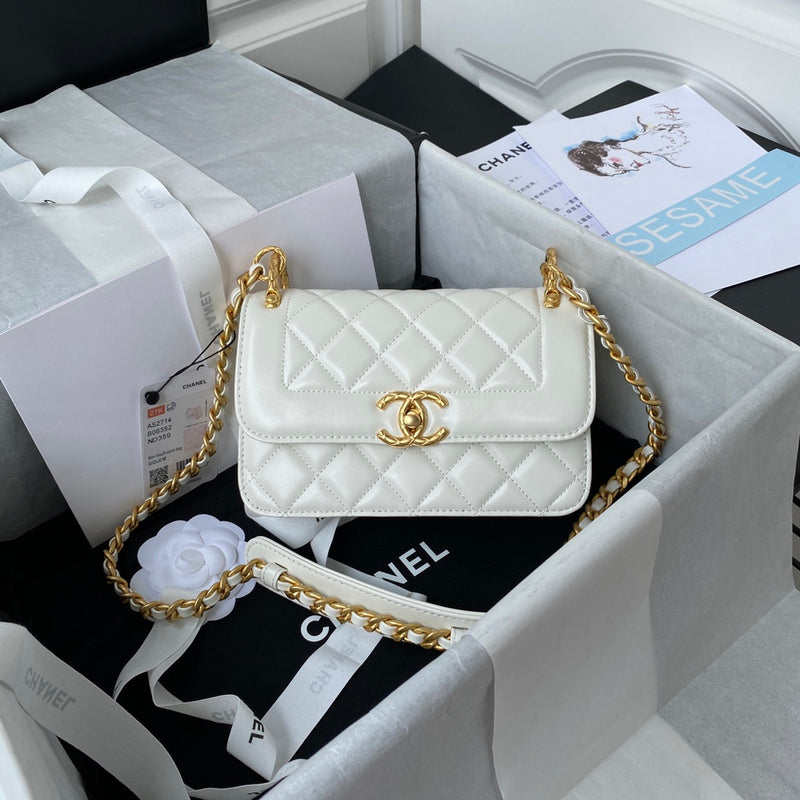  women's handbag, mid design, view 1
