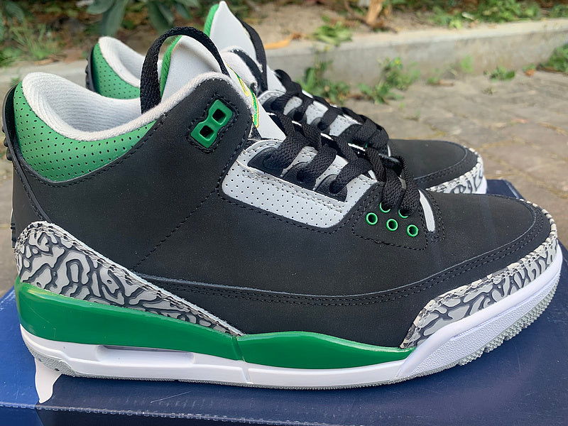 Nike Men's & Women's Luxury Fashion Trainers — Style 210 angle view