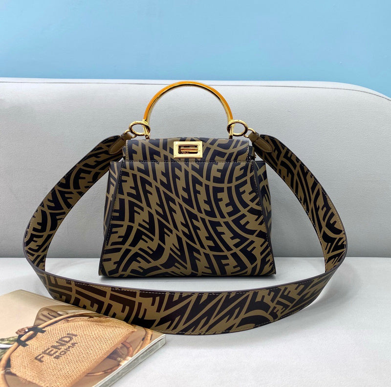 Ziva's Charm handbag – detail view (23cm*7cm*18cm)