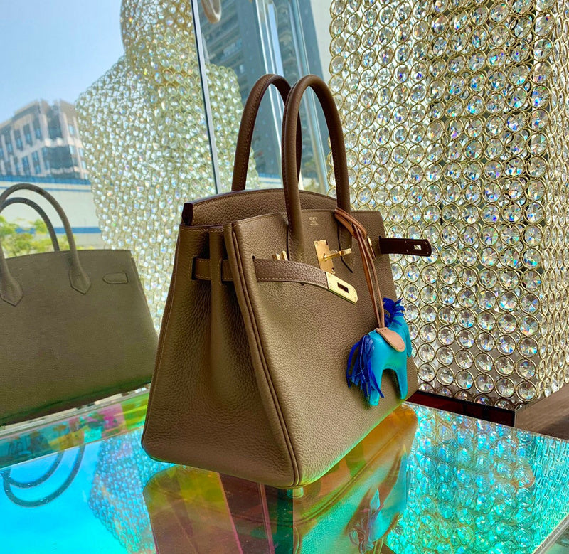 Effortless handbag styled for everyday wear
