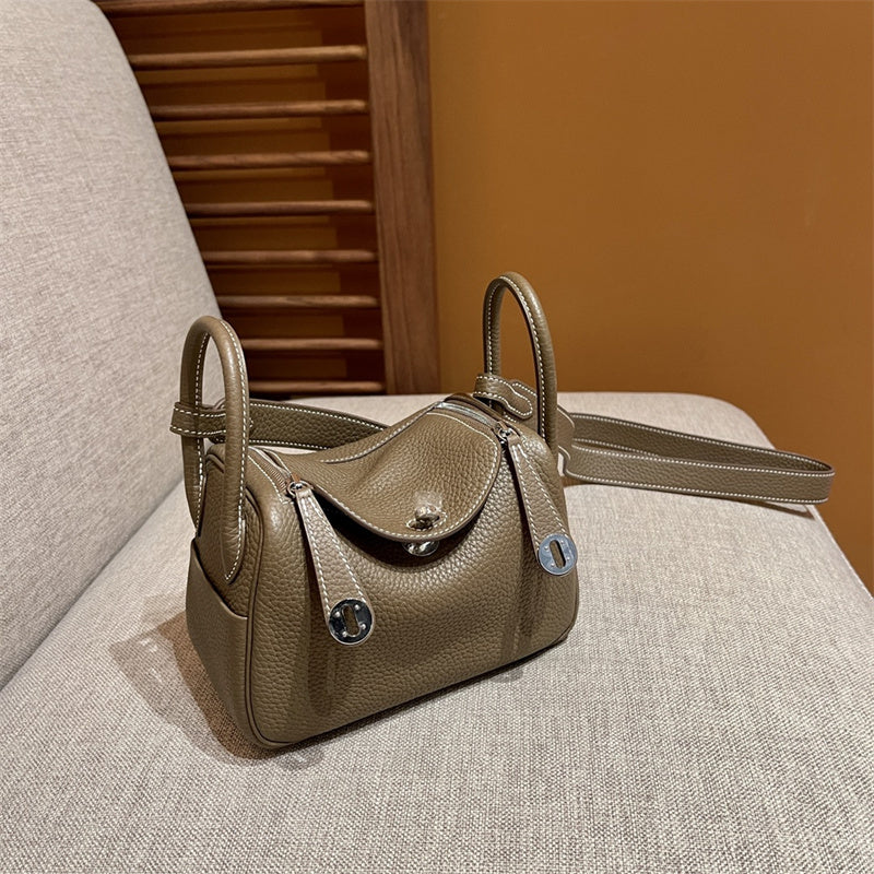  Graceful tote bag front view 13