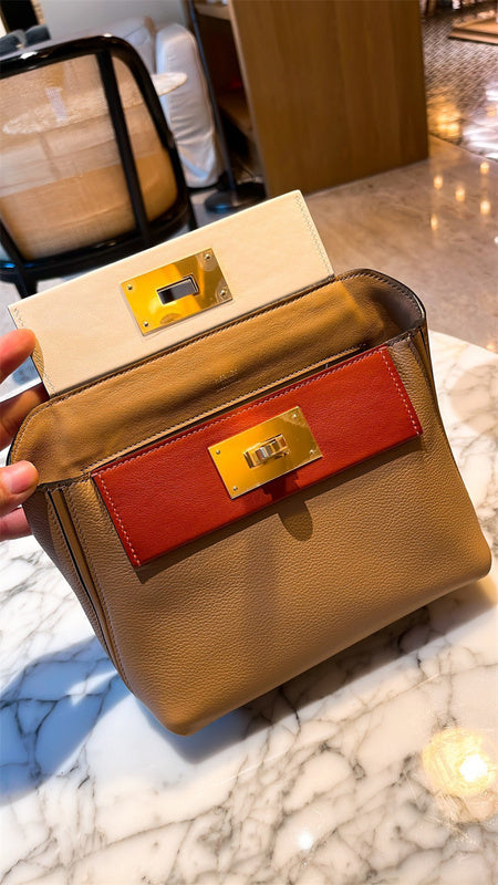  Sophisticated tote bag front view 25