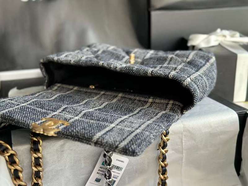 Zivas Charm Contemporary Flair Everyday Handbag (Designer-Inspired Craftsmanship) – Detail View