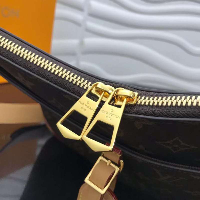 Handle and strap detail of everyday-luxe modern women's handbag – women's luxury handbag