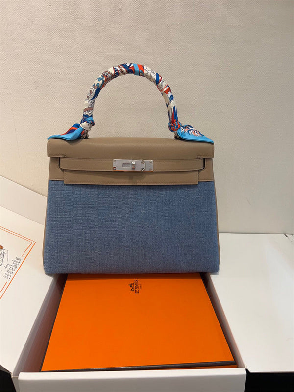  crossbody bag interior and compartment view