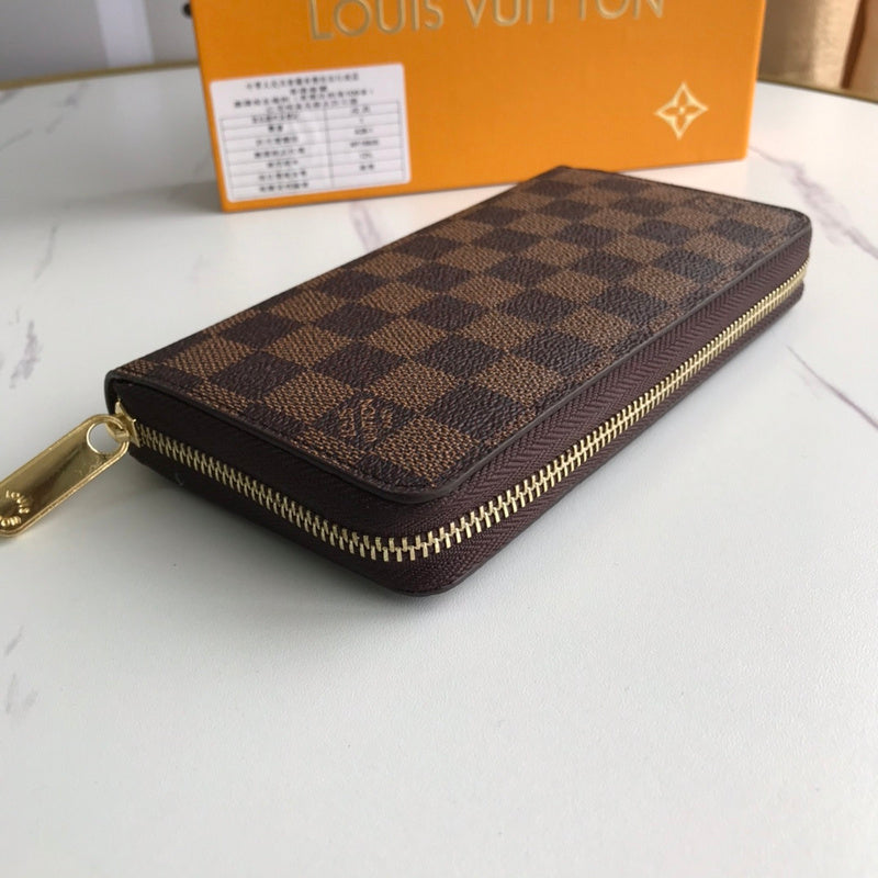 Styled lifestyle shot of everyday-luxe polished women's handbag – women's luxury accessory