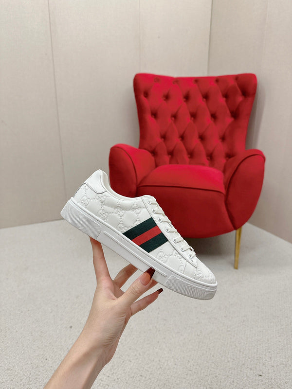 Gucci tonal black luxury sneakers view 8 chunky sole construction