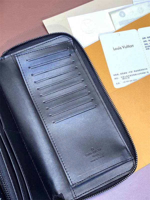 Streamlined satchel carried on shoulder 22