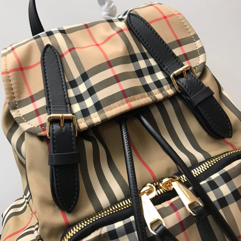 Ziva's Charm handbag – detail view (one versatile size)
