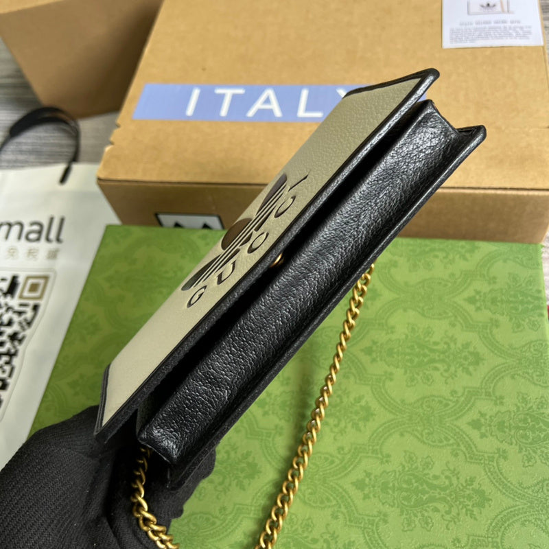 Close-up detail of everyday-luxe polished women's handbag – women's everyday handbag