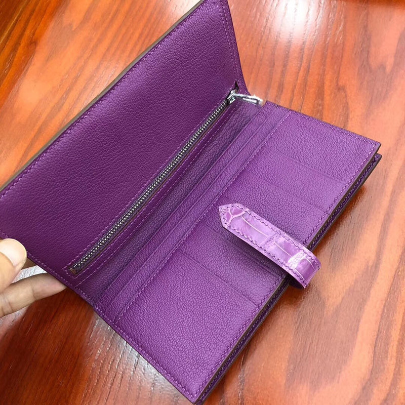 Close-up detail of crisp bag design