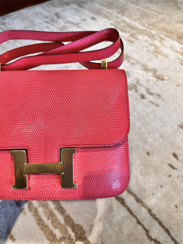  elegant carryall bag styled with outfit