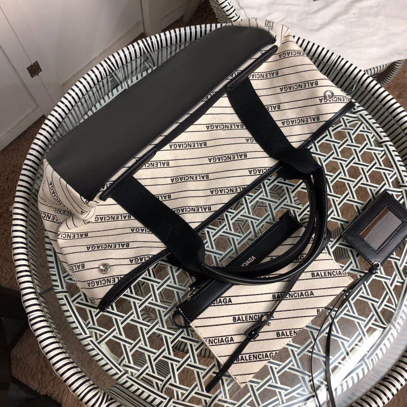 Interior view of refined classic women's handbag – women's premium purse